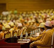 Mianmaro parlamente darbą pradeda Aung San Suu Kyi partija
