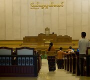 Mianmaro parlamente darbą pradeda Aung San Suu Kyi partija