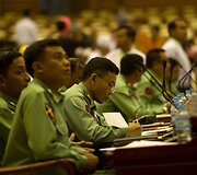 Mianmaro parlamente darbą pradeda Aung San Suu Kyi partija
