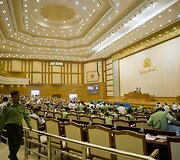 Mianmaro parlamente darbą pradeda Aung San Suu Kyi partija