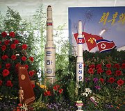&Scaron;iaurės Korėjos gaminamos &bdquo;Unha 9&ldquo; raketos modelis