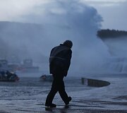 Stiprūs vėjai siaučia Didžiosios Britanijos ir Prancūzijos pakrantėse