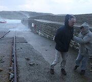 Stiprūs vėjai siaučia Didžiosios Britanijos ir Prancūzijos pakrantėse