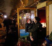 Romai i&scaron;keldinami i&scaron; nelegalios stovyklos Paryžiuje