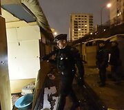 Romai i&scaron;keldinami i&scaron; nelegalios stovyklos Paryžiuje