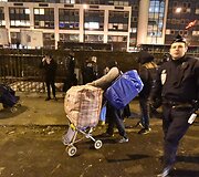 Romai i&scaron;keldinami i&scaron; nelegalios stovyklos Paryžiuje