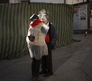 &bdquo;El Dia de los Polvos&ldquo; festivalis Ispanijoje, kurio metu žmonės trina vieni kitų veidus talko milteliais