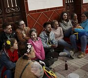 &bdquo;El Dia de los Polvos&ldquo; festivalis Ispanijoje, kurio metu žmonės trina vieni kitų veidus talko milteliais