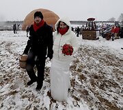 Latvijoje pakilusios į orą balionais susituokė pus&scaron;imtis porų