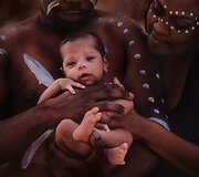 Australijos aborigenų vaikų ir besilaukiančiųjų fotosesija