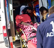 Sužeistas berniukas gabenamas gydymui į Turikiją