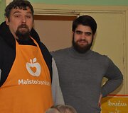Labdaringų valgyklų lankytojams vai&scaron;es surengė labdaros fondas &bdquo;Maisto bankas&ldquo;