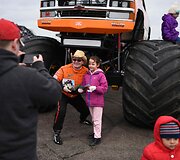 Kaskadinių automobilių triukų pasirodymas Velingbore