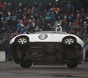 Kaskadinių automobilių triukų pasirodymas Velingbore