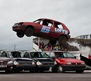 Kaskadinių automobilių triukų pasirodymas Velingbore