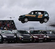 Kaskadinių automobilių triukų pasirodymas Velingbore