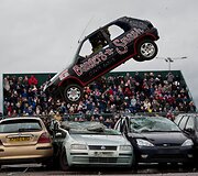 Kaskadinių automobilių triukų pasirodymas Velingbore