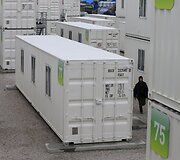 Dalis migrantų prie Kalė perkelti į jūrinius konteinerius