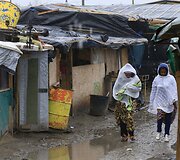 Dalis migrantų prie Kalė liko palapinėse ir savadarbiuose nameliuose