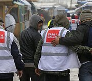 Dalis migrantų prie Kalė liko palapinėse ir savadarbiuose nameliuose