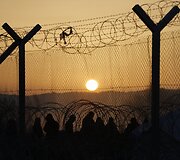 &Scaron;imtai migrantų įstrigo Graikijoje dėl Makedonijos teritorijoje pastatytos sienos