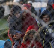 &Scaron;imtai migrantų įstrigo Graikijoje dėl Makedonijos teritorijoje pastatytos sienos