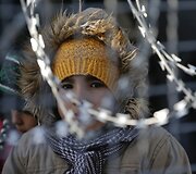 &Scaron;imtai migrantų įstrigo Graikijoje dėl Makedonijos teritorijoje pastatytos sienos