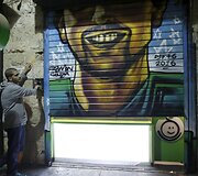 Solomonas Souza i&scaron;pai&scaron;o didžiausio Jeruzalės turgaus prekeivių duris jį įkvepiančiais personažais
