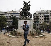 Atėnų centre būriuojas į Vakarų Europą neįleisti migrantai