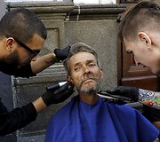 Kosta Rikoje 30 savanorių pasirūpino sostinės benamiais 