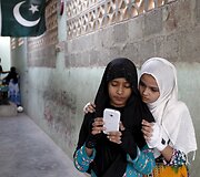 Pakistanietės boksininkės treniruojasi kad taptų profesionalėmis ir garsintų savo &scaron;alį