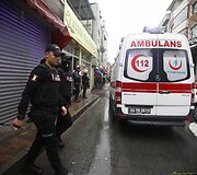 Stambule dvi užpuolikės atakavo policijos būstinę