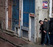 Stambule dvi užpuolikės atakavo policijos būstinę