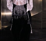 &bdquo;H&M&ldquo; 2016 m. rudens-žiemos kolekcijos modelis