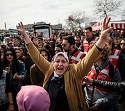 Moters dienos minėjimas Stambule baigėsi policijos &scaron;ūviais į moteris