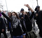 Moters dienos minėjimas Stambule baigėsi policijos &scaron;ūviais į moteris