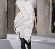 &bdquo;Rick Owens&ldquo; 2016 m. rudens-žiemos kolekcijos modelis