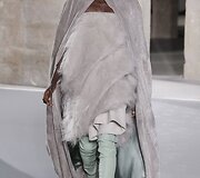 &bdquo;Rick Owens&ldquo; 2016 m. rudens-žiemos kolekcijos modelis