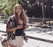 Vienoje gyvenanti Sara Ticha apkeliavo visą Europą ir fotografavosi atliekant jogos pozas