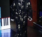 &bdquo;Kenzo&ldquo; 2016 m. rudens-žiemos kolekcijos modelis