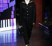 &bdquo;Kenzo&ldquo; 2016 m. rudens-žiemos kolekcijos modelis
