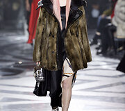 &bdquo;Louis Vuitton&ldquo; 2016 m. rudens-žiemos kolekcijos modelis