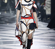 &bdquo;Louis Vuitton&ldquo; 2016 m. rudens-žiemos kolekcijos modelis
