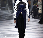 &bdquo;Louis Vuitton&ldquo; 2016 m. rudens-žiemos kolekcijos modelis