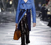 &bdquo;Louis Vuitton&ldquo; 2016 m. rudens-žiemos kolekcijos modelis