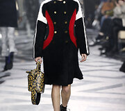 &bdquo;Louis Vuitton&ldquo; 2016 m. rudens-žiemos kolekcijos modelis