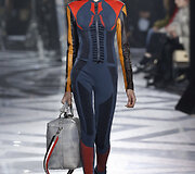 &bdquo;Louis Vuitton&ldquo; 2016 m. rudens-žiemos kolekcijos modelis