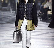 &bdquo;Louis Vuitton&ldquo; 2016 m. rudens-žiemos kolekcijos modelis
