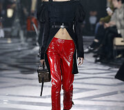 &bdquo;Louis Vuitton&ldquo; 2016 m. rudens-žiemos kolekcijos modelis