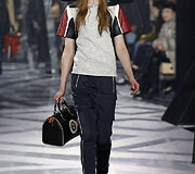 &bdquo;Louis Vuitton&ldquo; 2016 m. rudens-žiemos kolekcijos modelis